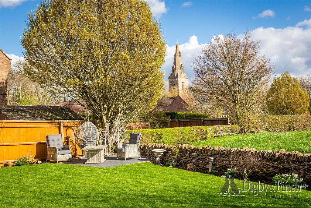 Property photo 2 of 31