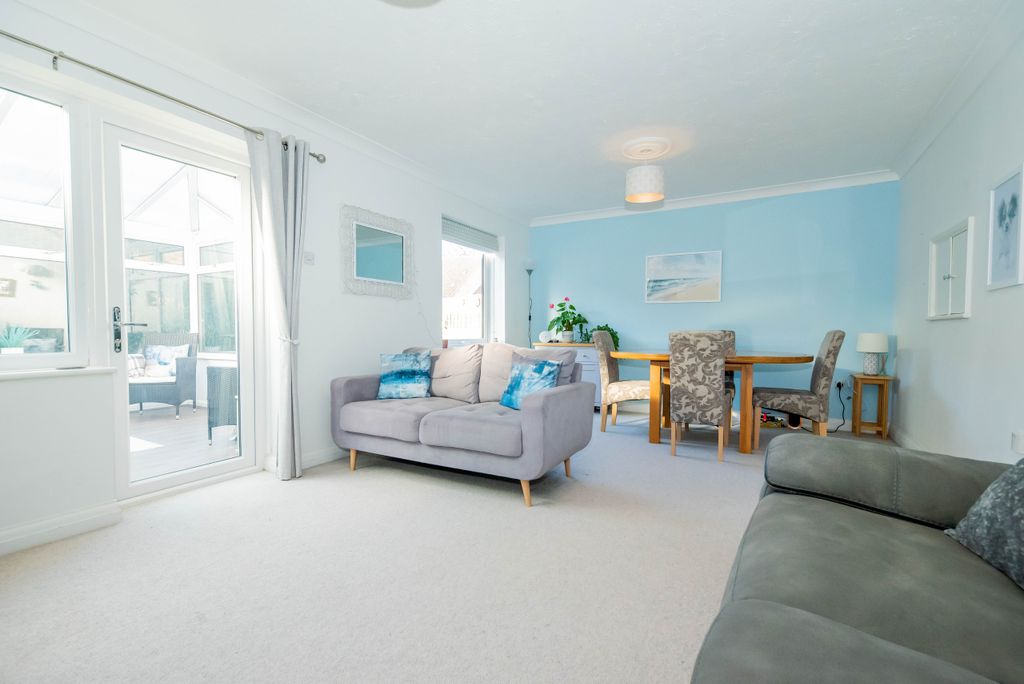 Property photo 2 of 18 Living Room