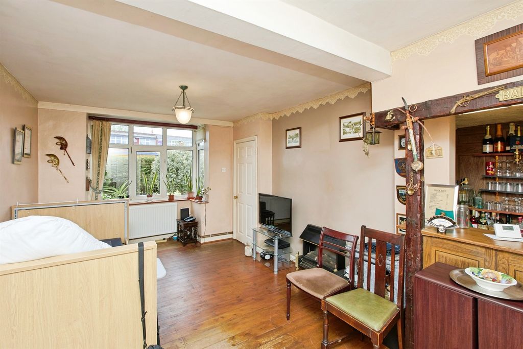 Property photo 3 of 20