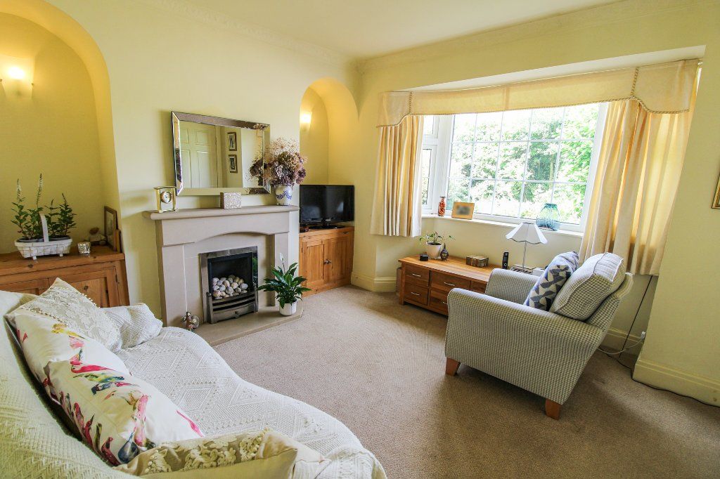 Property photo 2 of 17 Lounge