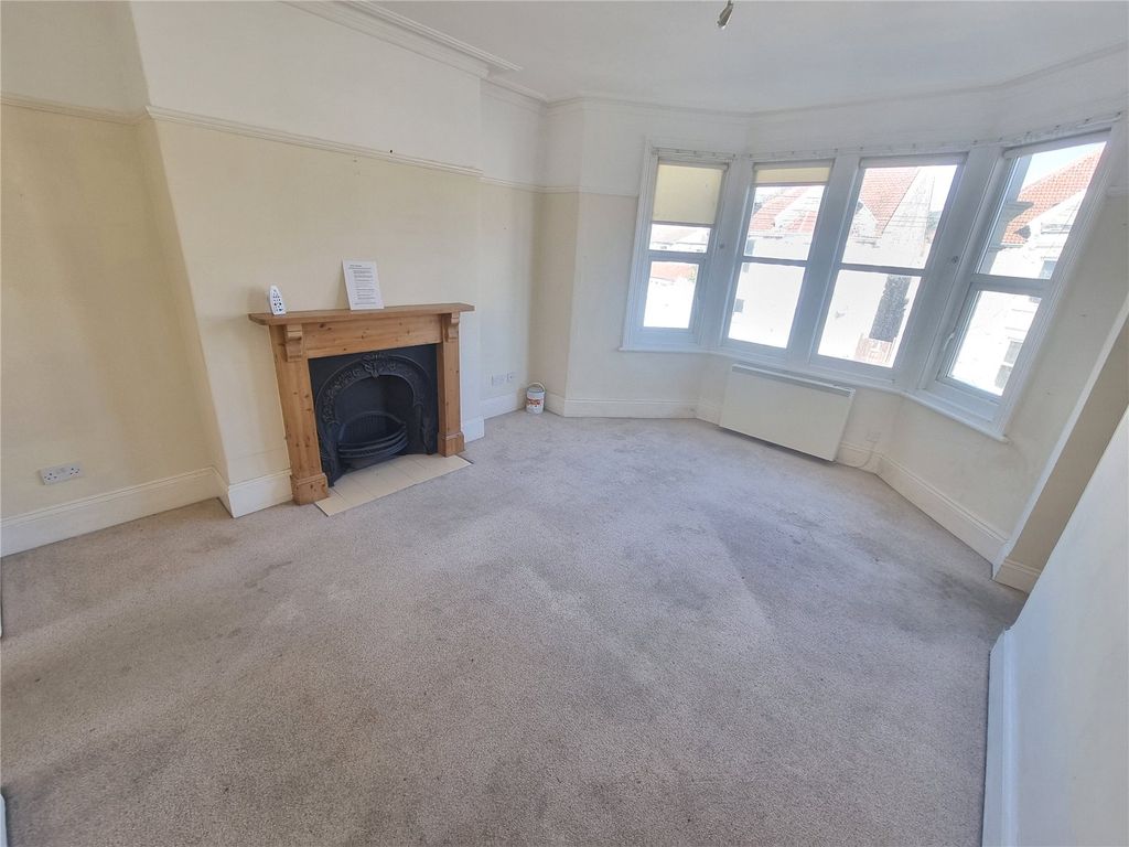 Property photo 2 of 7 Living Room