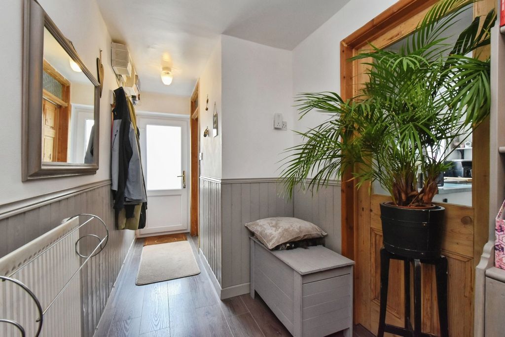 Property photo 2 of 17 Photo