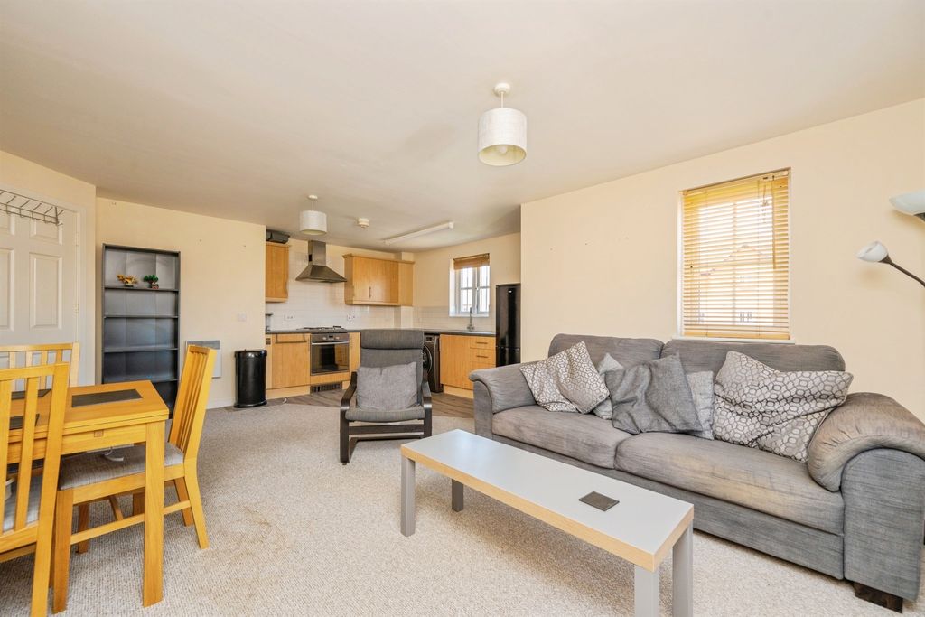 Property photo 2 of 17