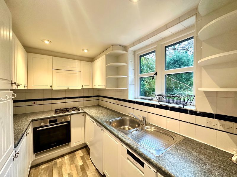 Property photo 3 of 9 Photo 5