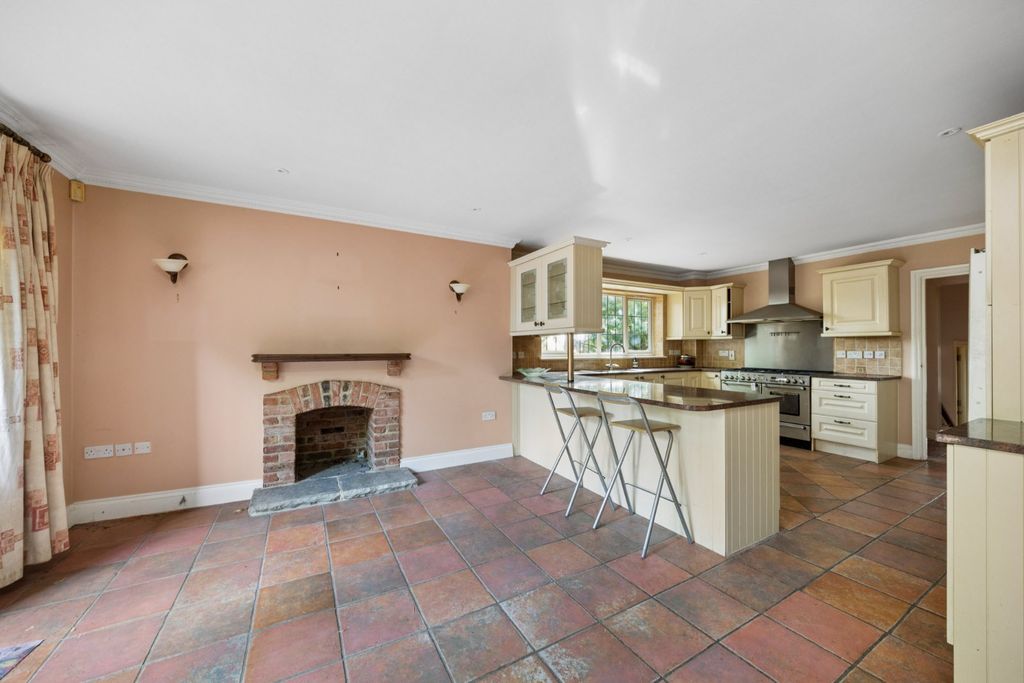 Property photo 3 of 12 Kitchen/Breakfast