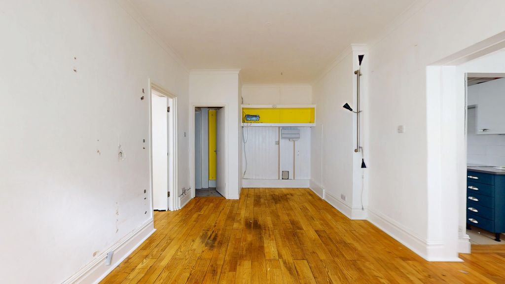 Property photo 3 of 11 Flat 1, 63/67 St Georges Drive, Pimlico, London, Sw1V 4Dd