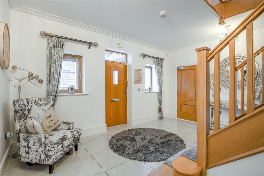 Property photo 2 of 42 8677273-Interior04.Jpg