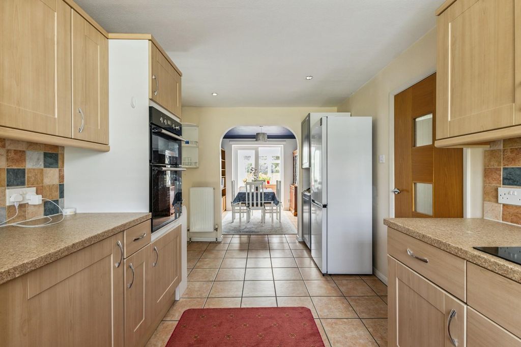 Property photo 2 of 16 94804_6 Victoria Road(9).Jpg