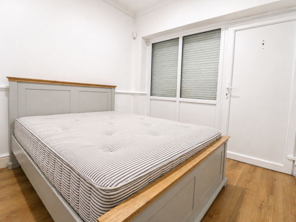 Property photo 2 of 7 Photo 12