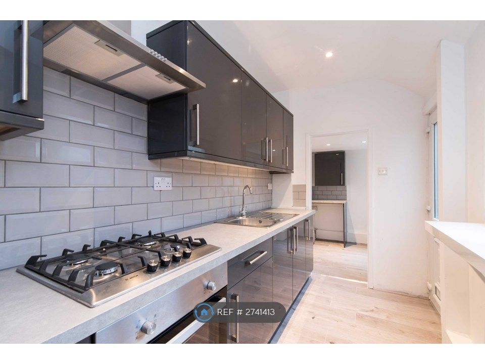 Property photo 2 of 7 Kitchen