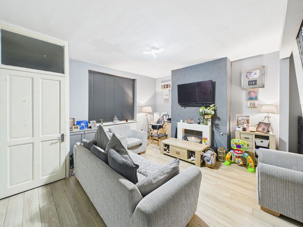 Property photo 2 of 20