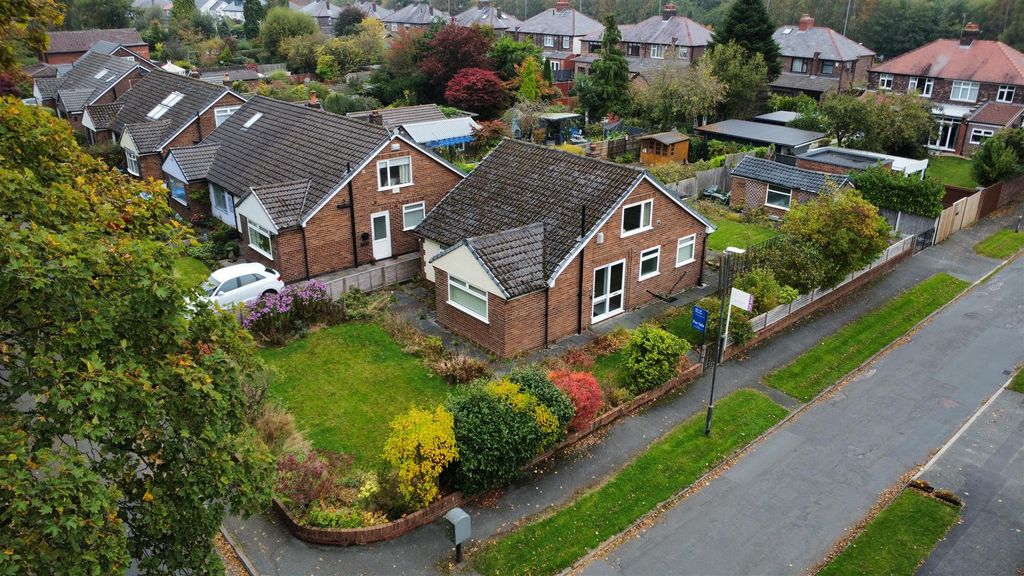 Property photo 1 of 24 Longwood Close For Sale