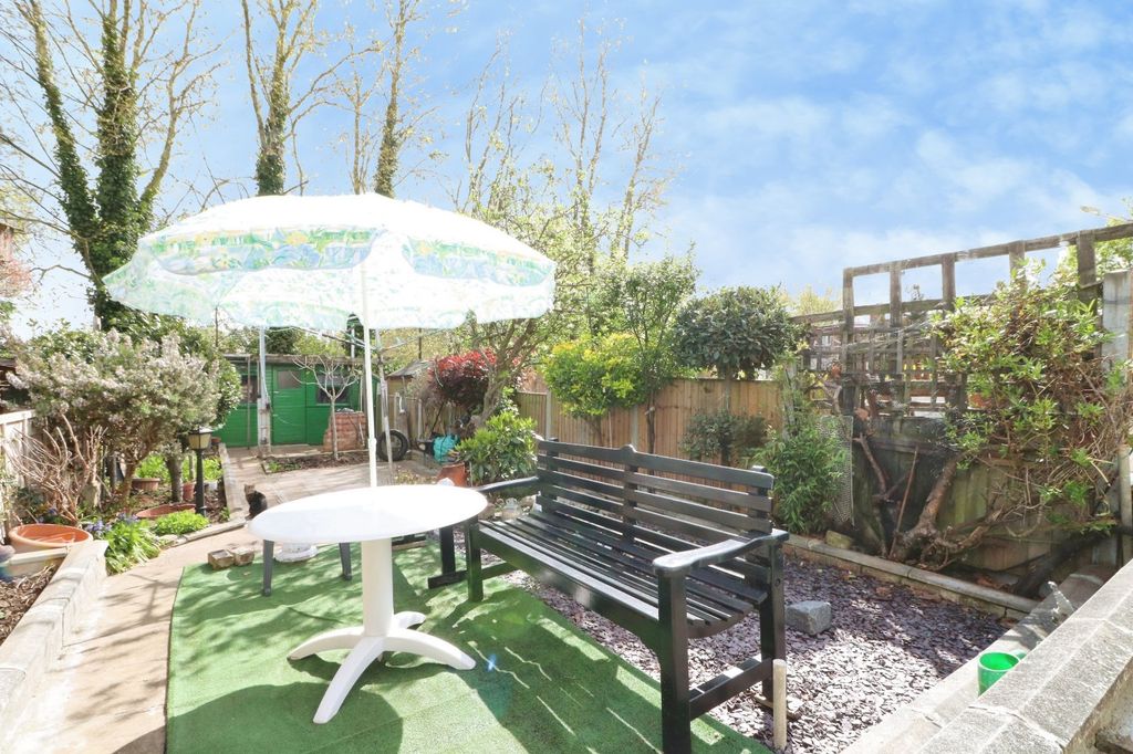 Property photo 2 of 27 Picture No. 39