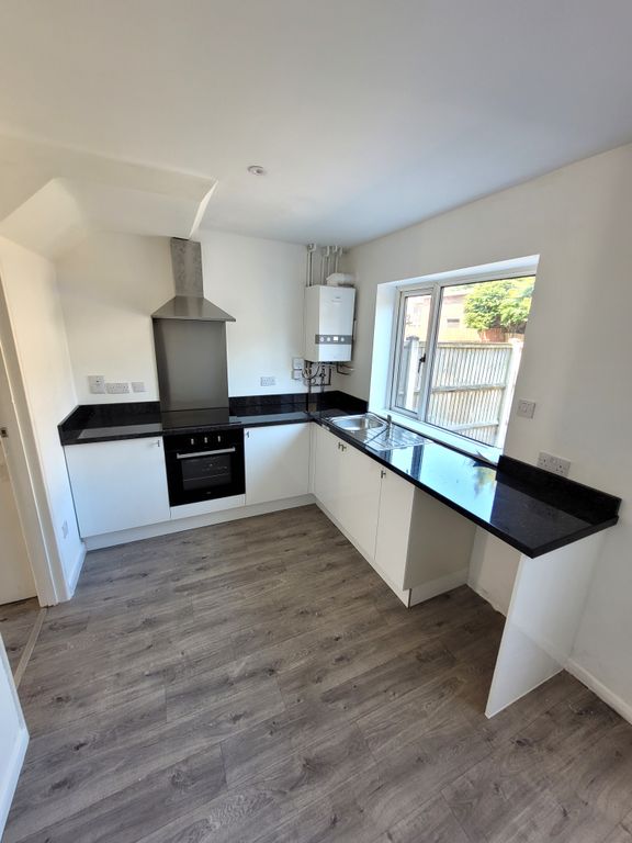 Property photo 2 of 10 Kitchen