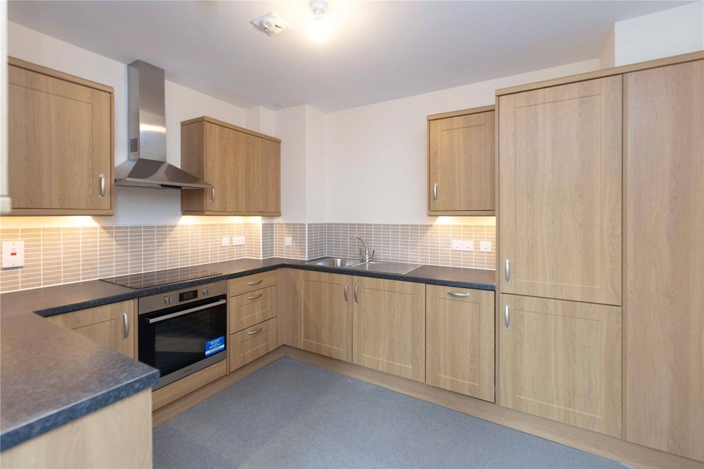 Property photo 3 of 11 Kitchen