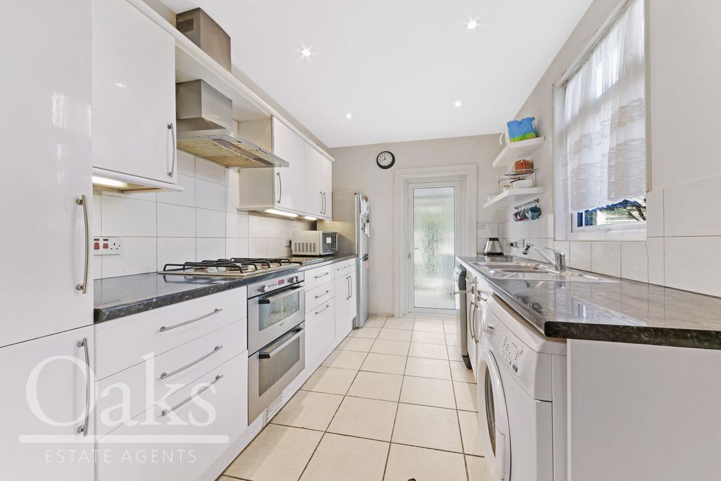 Property photo 3 of 9 Kitchen