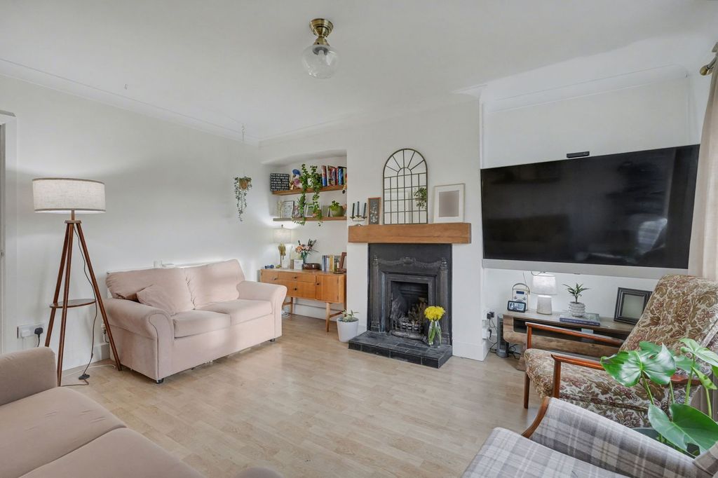 Property photo 3 of 28