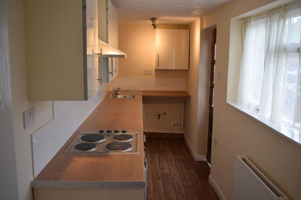 Property photo 2 of 9 Kitchen