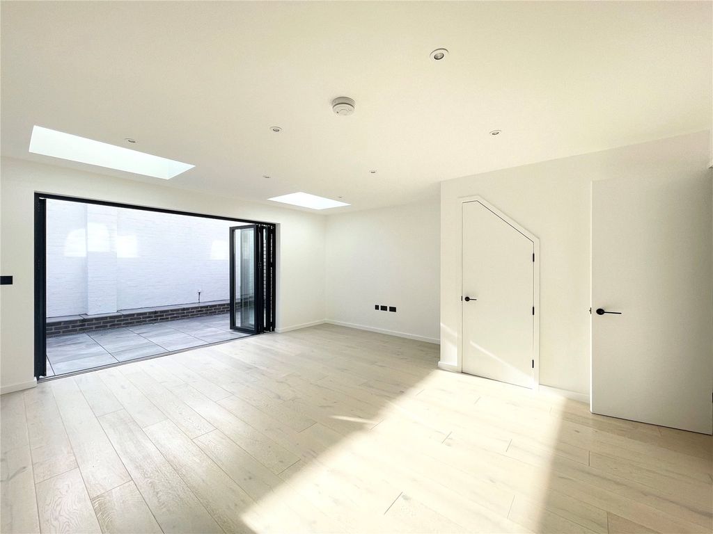 Property photo 3 of 10 Picture No. 27