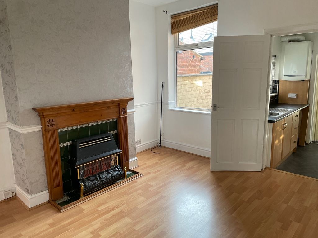 Property photo 3 of 10 Dining Area