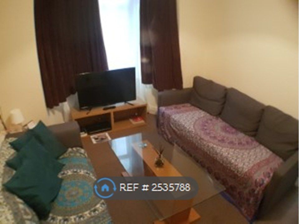 Property photo 3 of 12 Lounge