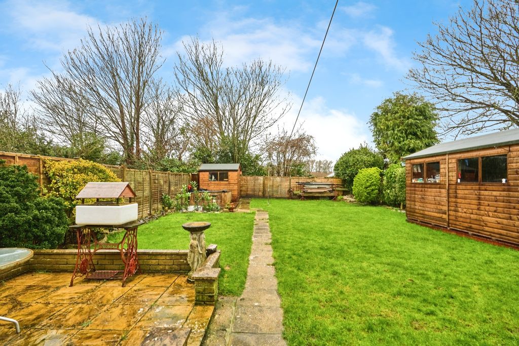 Property photo 2 of 12 Garden