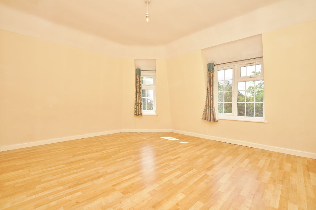 Property photo 2 of 8 Photo 02