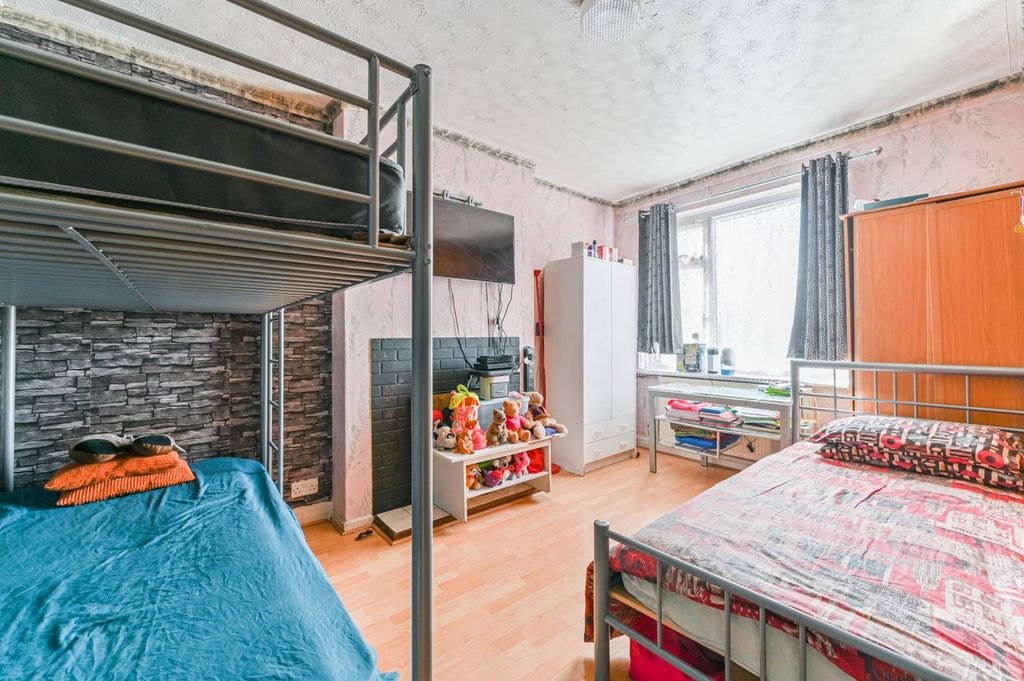 Property photo 1 of 5