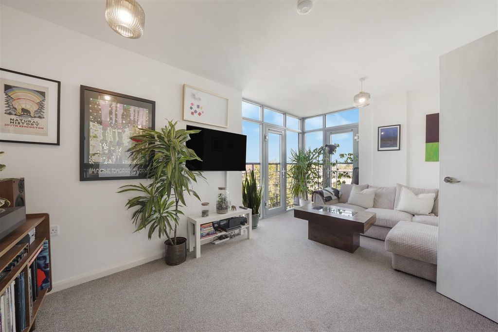 Property photo 1 of 12 Flat 26, 1 The Roundway - Tbwgptkmjjgoy6Rnupur.Jpg