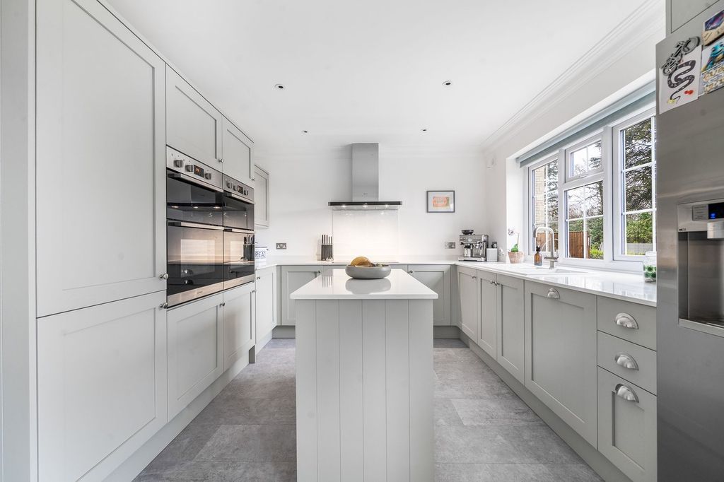 Property photo 3 of 25