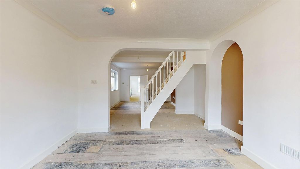 Property photo 3 of 18 P3.Jpg