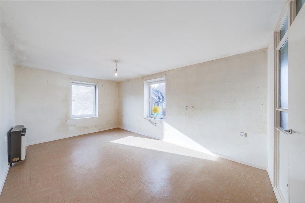 Property photo 3 of 10 Reception