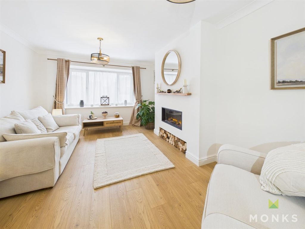 Property photo 3 of 26 Cam01420G0-Pr0769-Still008.Jpg