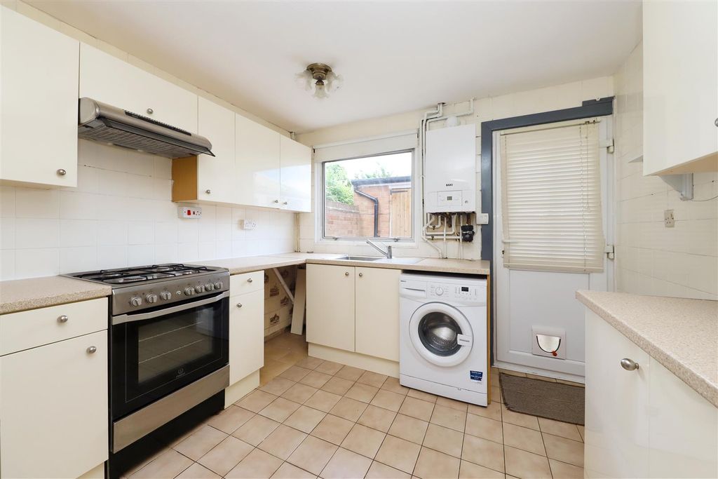 Property photo 2 of 11 Kitchen