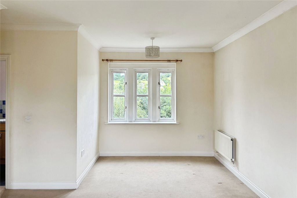 Property photo 2 of 12 Picture No. 28