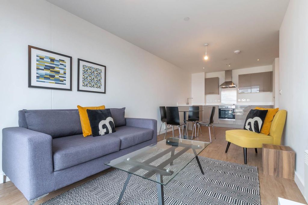 Property photo 1 of 13 Living/ Dining Area