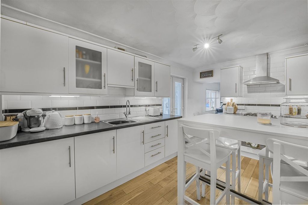 Property photo 3 of 26