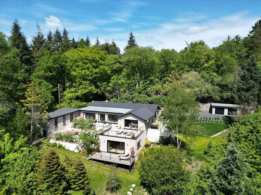 Property photo 1 of 33