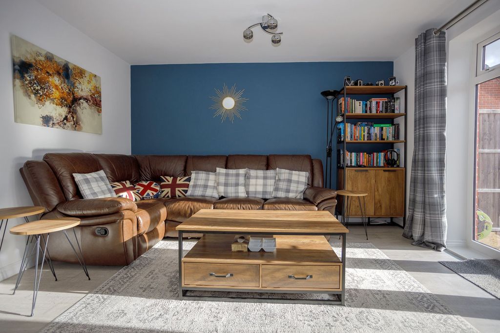 Property photo 2 of 18