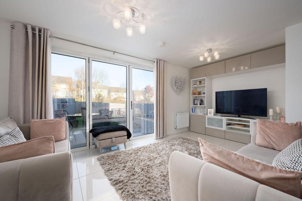 Property photo 3 of 27