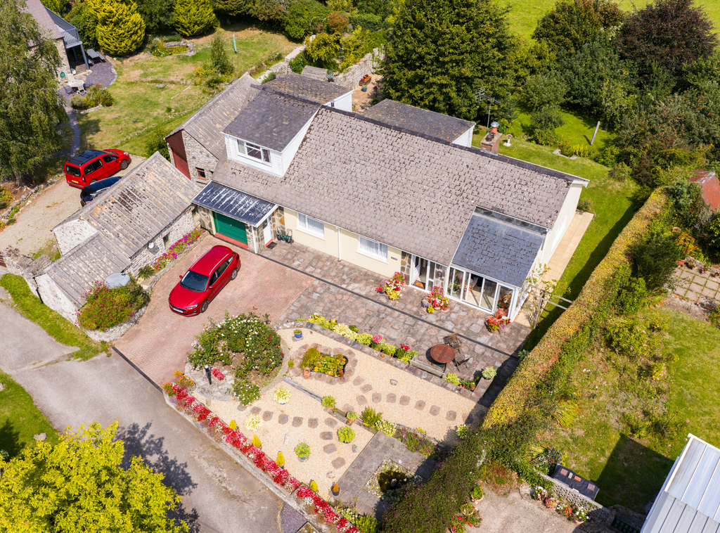 Property photo 2 of 33