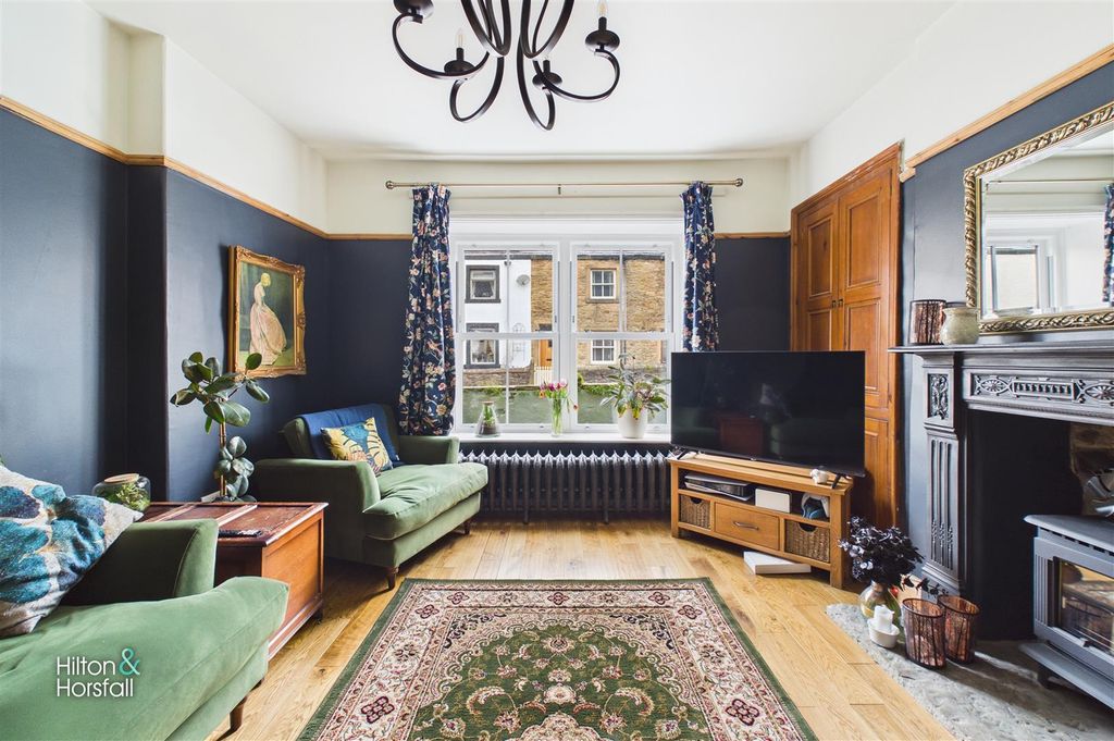 Property photo 3 of 18 Whalley Road