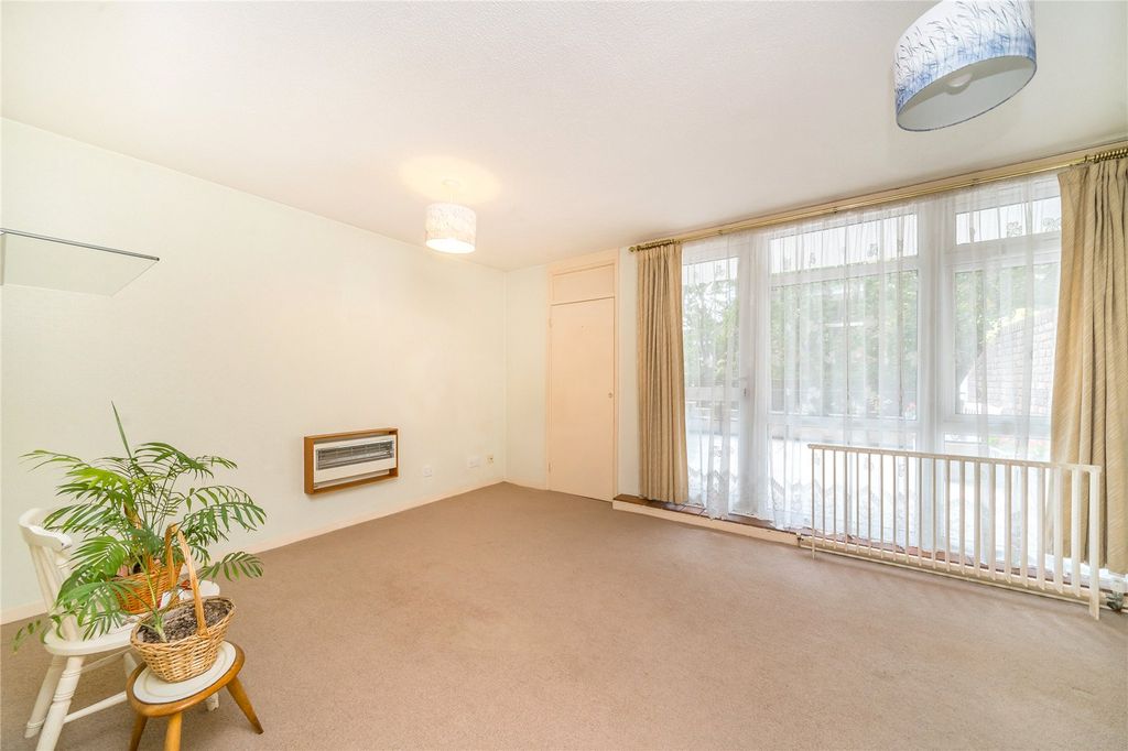 Property photo 3 of 10 Living Room