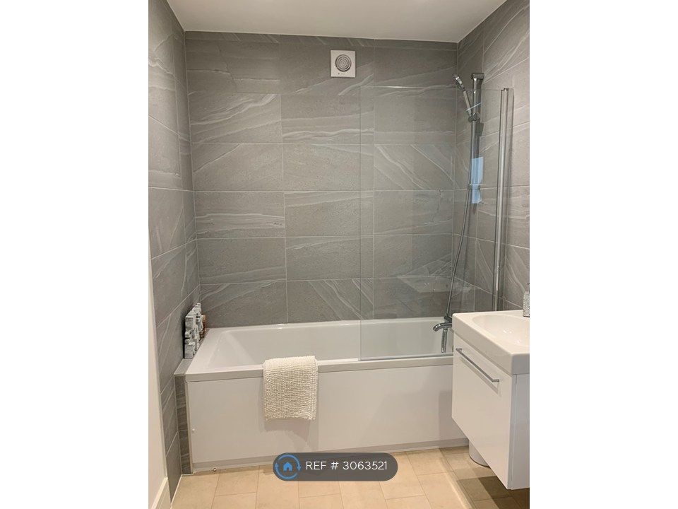 Property photo 3 of 7 Bathroom