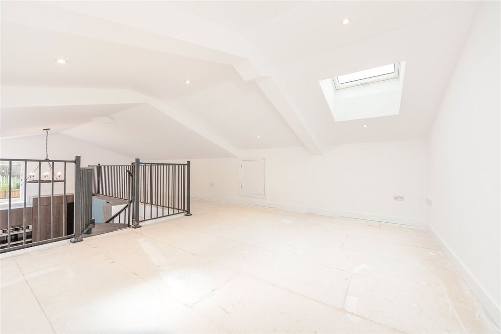 Property photo 3 of 12 Mezzanine Snug