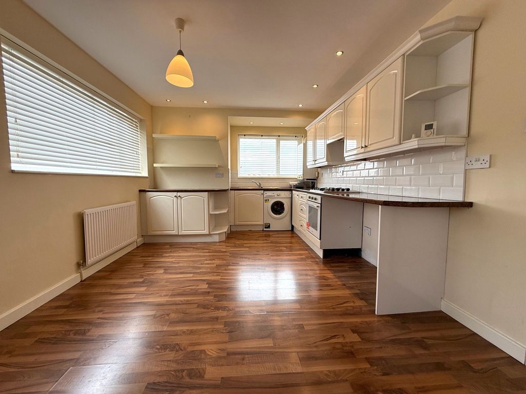 Property photo 3 of 10 Photograph 3