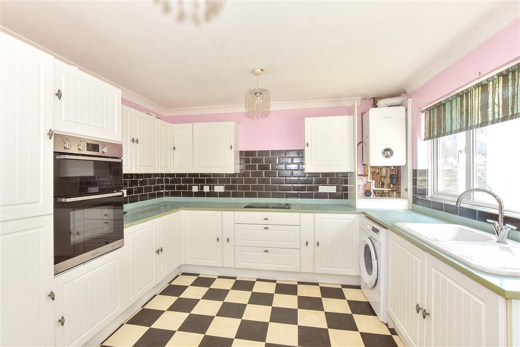 Property photo 2 of 7 Kitchen