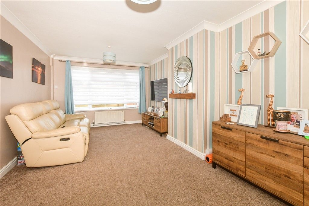 Property photo 3 of 15 Lounge