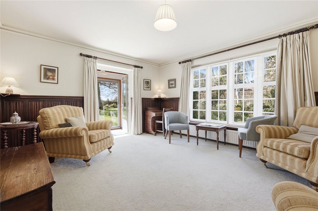 Property photo 3 of 22 Sitting Room