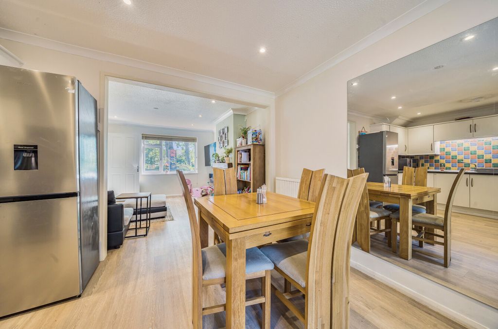 Property photo 3 of 22 1318066-13-6866c9...